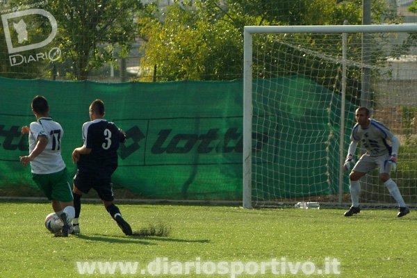 Roberto Giolitti entra in area della Gemini Pirri
